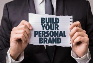 Come creare il tuo personal brand online: i consigli per distinguerti in un mare di influencer e content creator