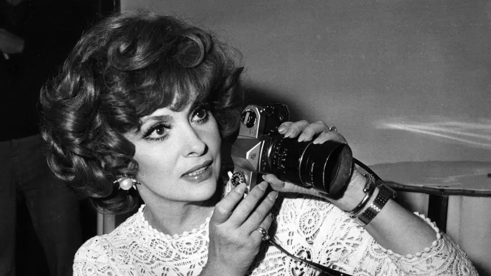italian actress gina lollobrigida and her camera at a press news photo 1692632424 jpg